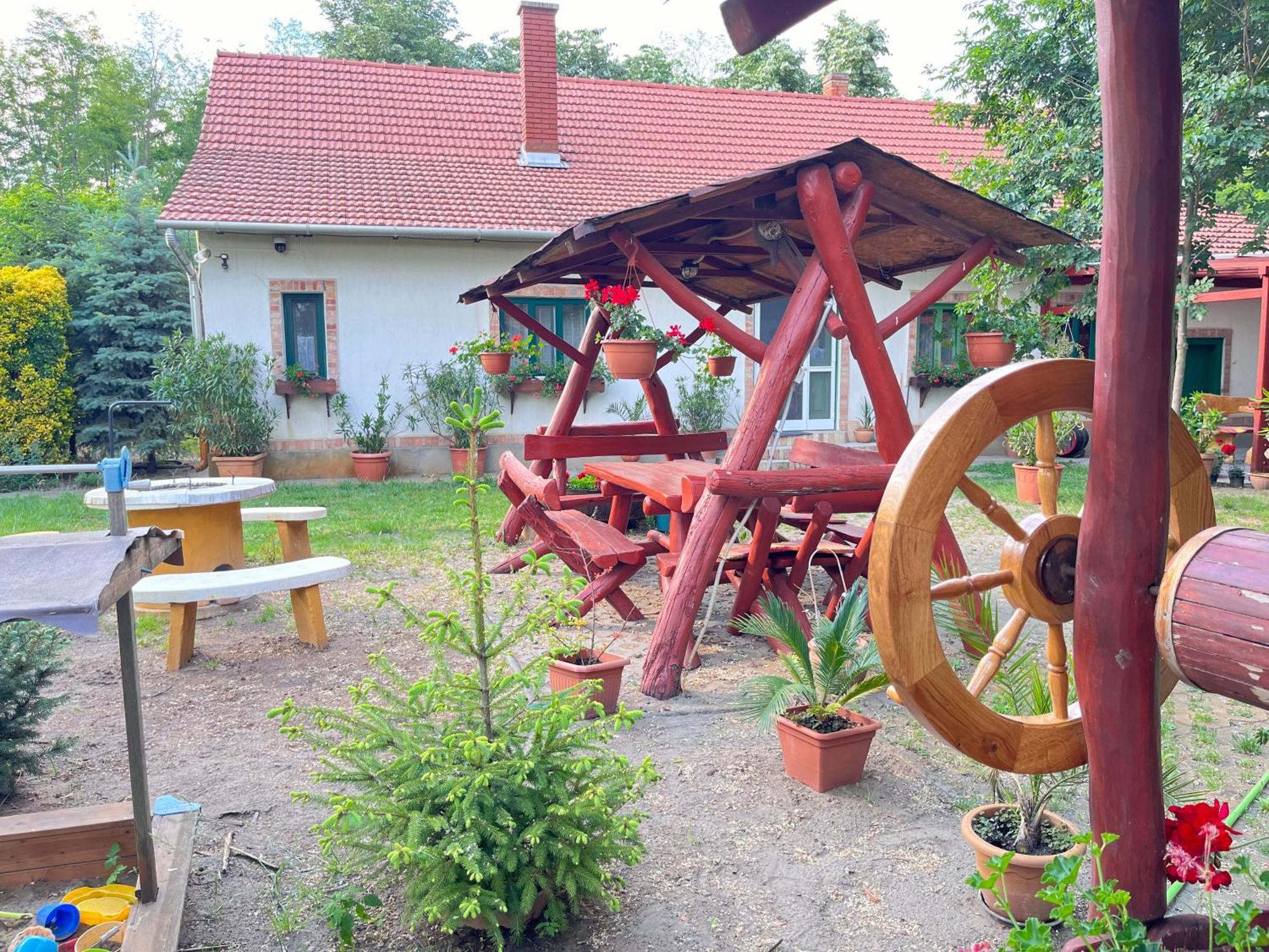 Nemeth Tanya Vendeghaz Guest House Pusztaszer Bagian luar foto